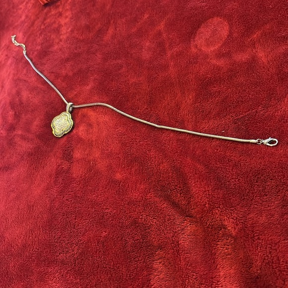 Vintage style clover Gold tone silver Necklace with Elegant Pendant - Picture 11 of 12